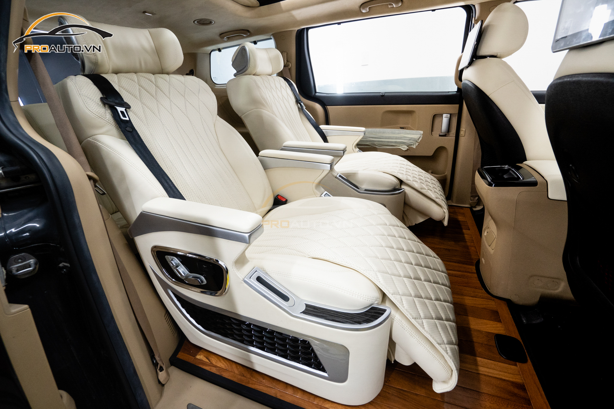 Độ ghế limousine xe ô tô tại Proauto.vn