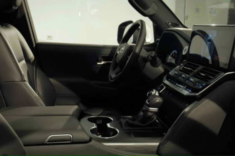 Khoang cabin của Land Cruiser 300 có đầy đủ tiện nghi