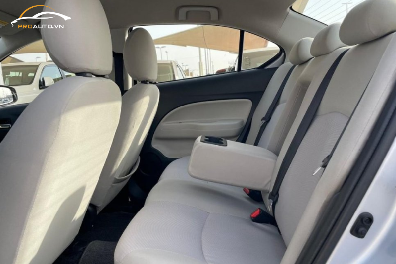 Không gian bên trong xe Mitsubishi Attrage sau khi đổi màu nội thất