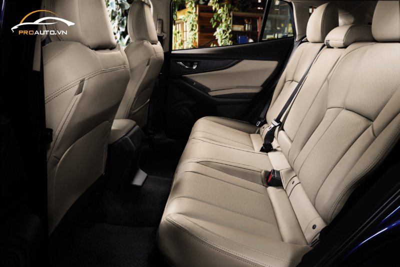 Không gian bên trong xe Subaru Impreza sau khi đổi màu nội thất