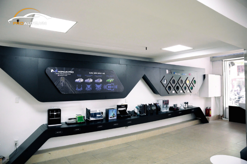 Khu vực máy test PPF tại showroom PROAUTO.VN