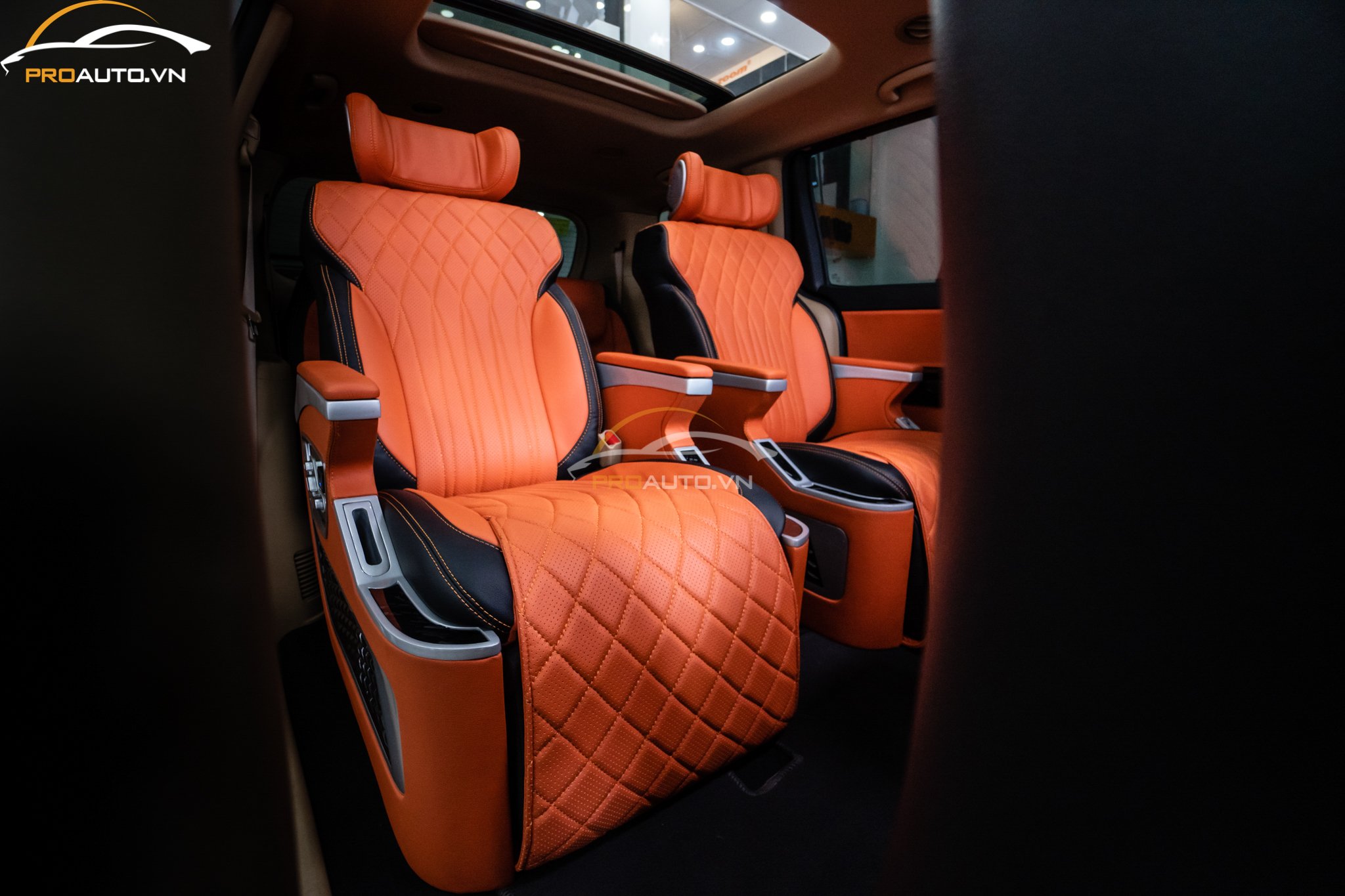 Nâng cấp limousine xe Kia Sedona phiên bản sang trọng hơn