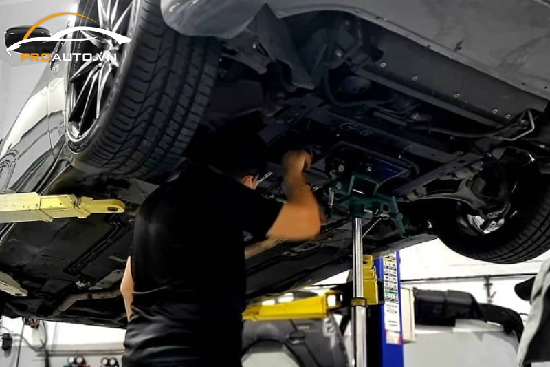 Kiểm tra hệ thống điều khiển trong khoang lái định kỳ để đảm bảo an toàn