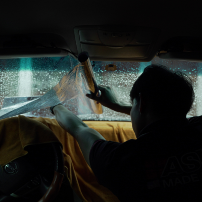 Kính lái dán phim cách nhiệt xe Nissan Almera