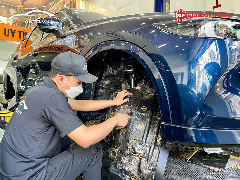 Thi công cách âm chống ồn xe ô tô tại PROAUTO.VN
