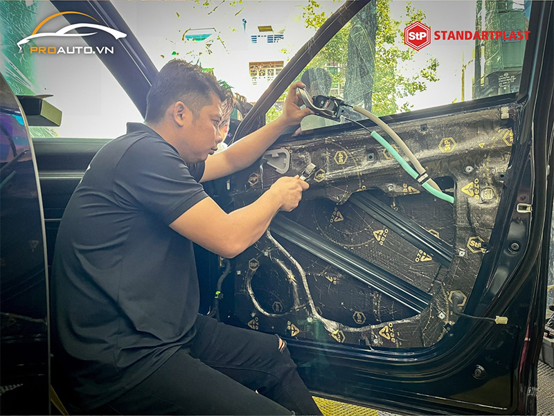 Kinh nghiệm chọn vật liệu cách âm chống ồn xe Hyundai Custin