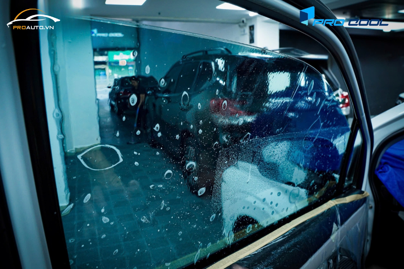 Kinh nghiệm dán phim cách nhiệt xe Kia Rondo