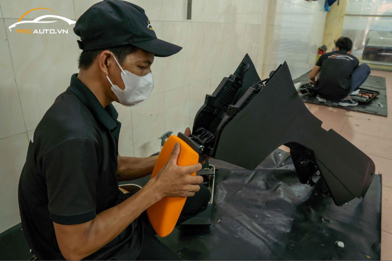 Kinh nghiệm đổi màu nội thất xe BMW Series 2 chủ xe cần biết