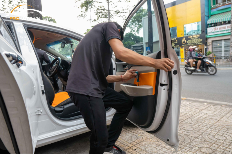 Kinh nghiệm đổi màu nội thất xe BMW Series 3 chủ xe cần biết