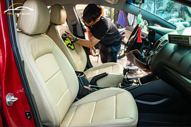 Kinh nghiệm đổi màu nội thất xe Ford Escape chủ xe cần biết