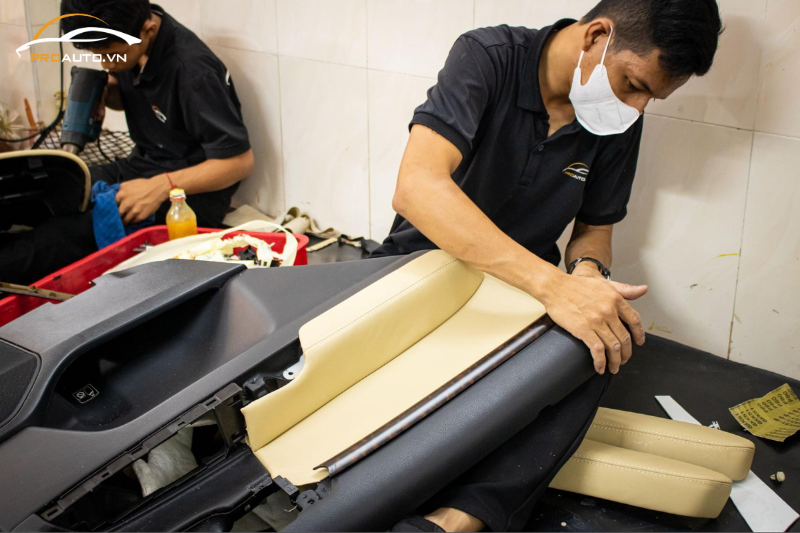 Kinh nghiệm đổi màu nội thất xe Hyundai Starex chủ xe cần biết