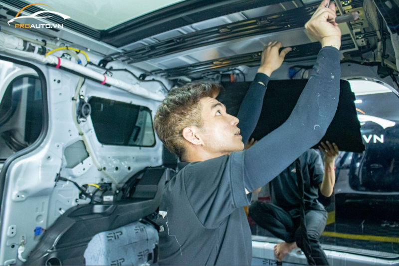 Kinh nghiệm đổi màu nội thất xe Kia Rondo chủ xe cần biết