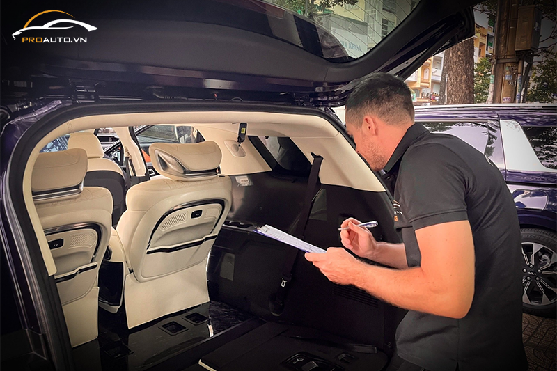 Kinh nghiệm đổi màu nội thất xe Kia Sedona chủ xe cần biết