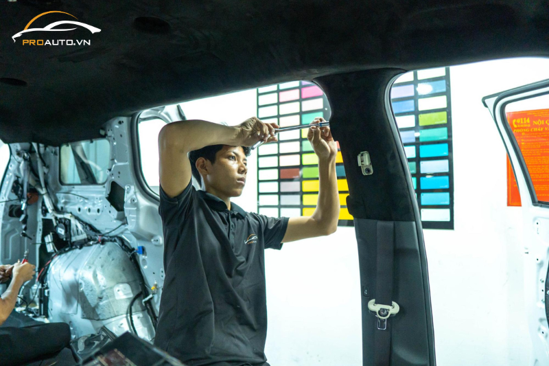 Kinh nghiệm đổi màu nội thất xe Mercedes V250 chủ xe cần biết