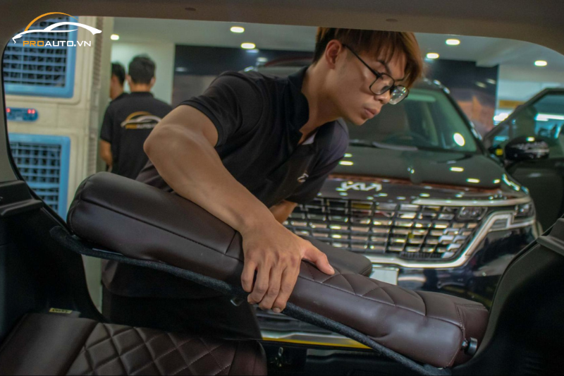 Kinh nghiệm đổi màu nội thất xe Mitsubishi Outlander