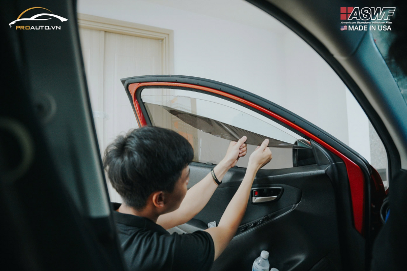 Kỹ thuật phim lột tấm phim cũ để thi công dán phim mới