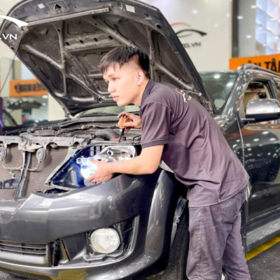 ky thuat vien test den x led pro cho xe toyota fortuner 1