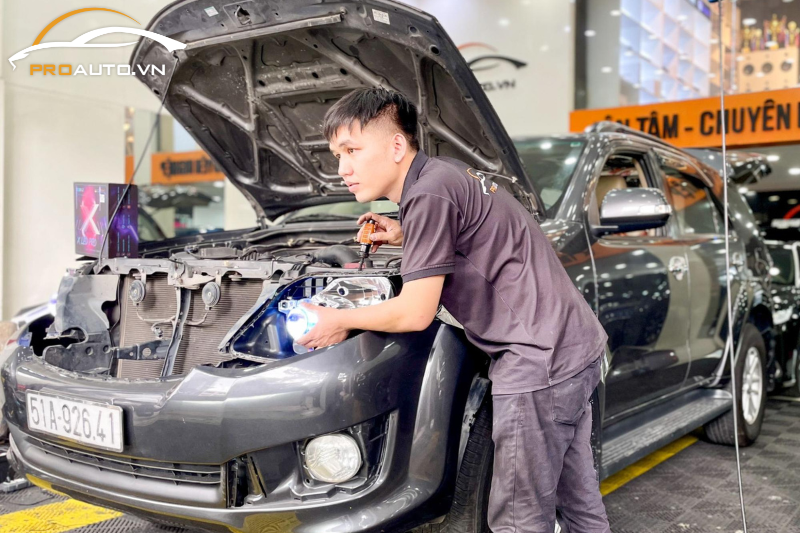 Độ đèn lùi xe ô tô - Ảnh 3