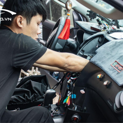 ky thuat vien thi cong lap dat man hinh android 1