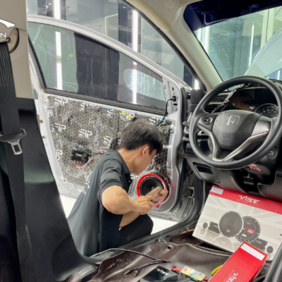 ky thuat vien thi cong nang cap am thanh vibe cho xe honda city 1
