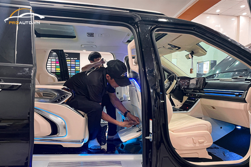 Lắp đặt bàn xếp cho xe Kia Carnival