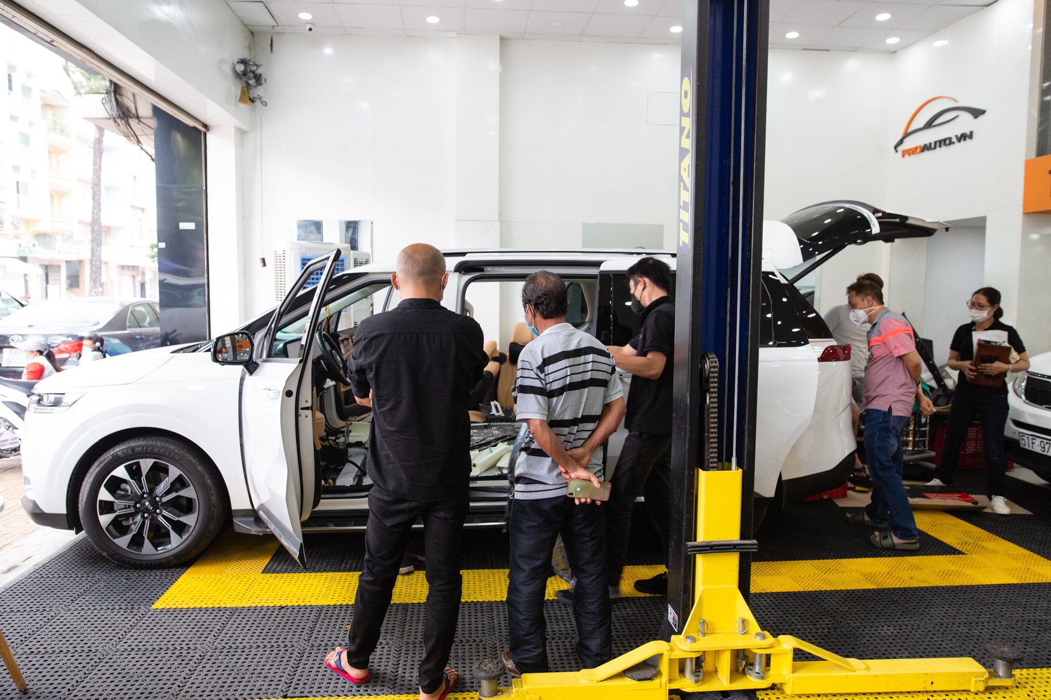 Lắp màn hình Zestech uy tín ở HCM 