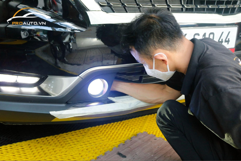 Lắp đèn Aozoom cho xe Kia Carnival