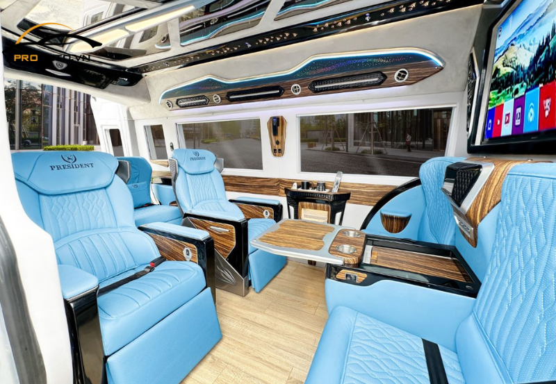 limousine Hyundai Solati không gian nội thất rộng rãi