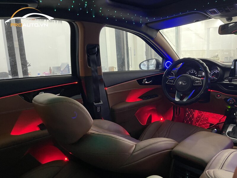 Lợi ích khi lắp led nội thất oto
