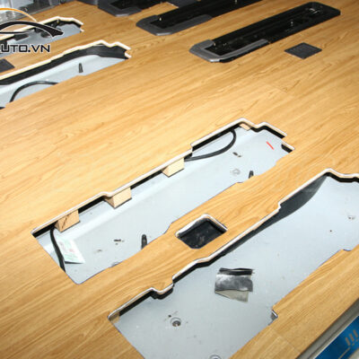 lot san go xe ford tourneo h2 1