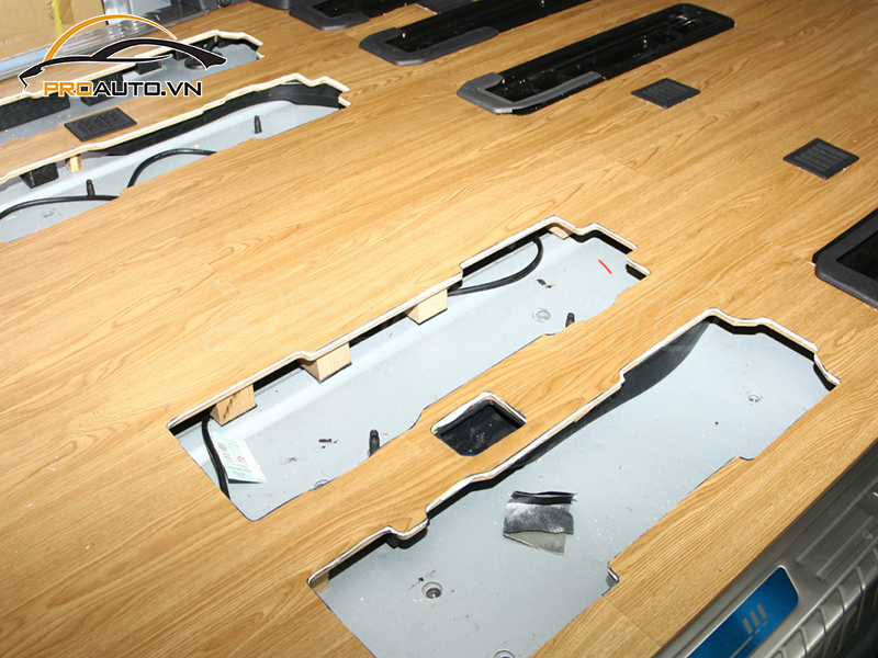 Lót sàn gỗ ô tô Ford Tourneo