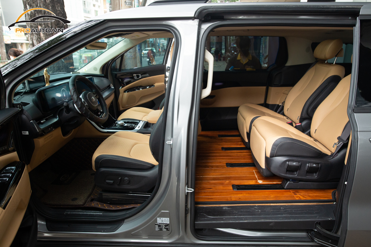 Lót sàn gỗ xe Kia Carnival