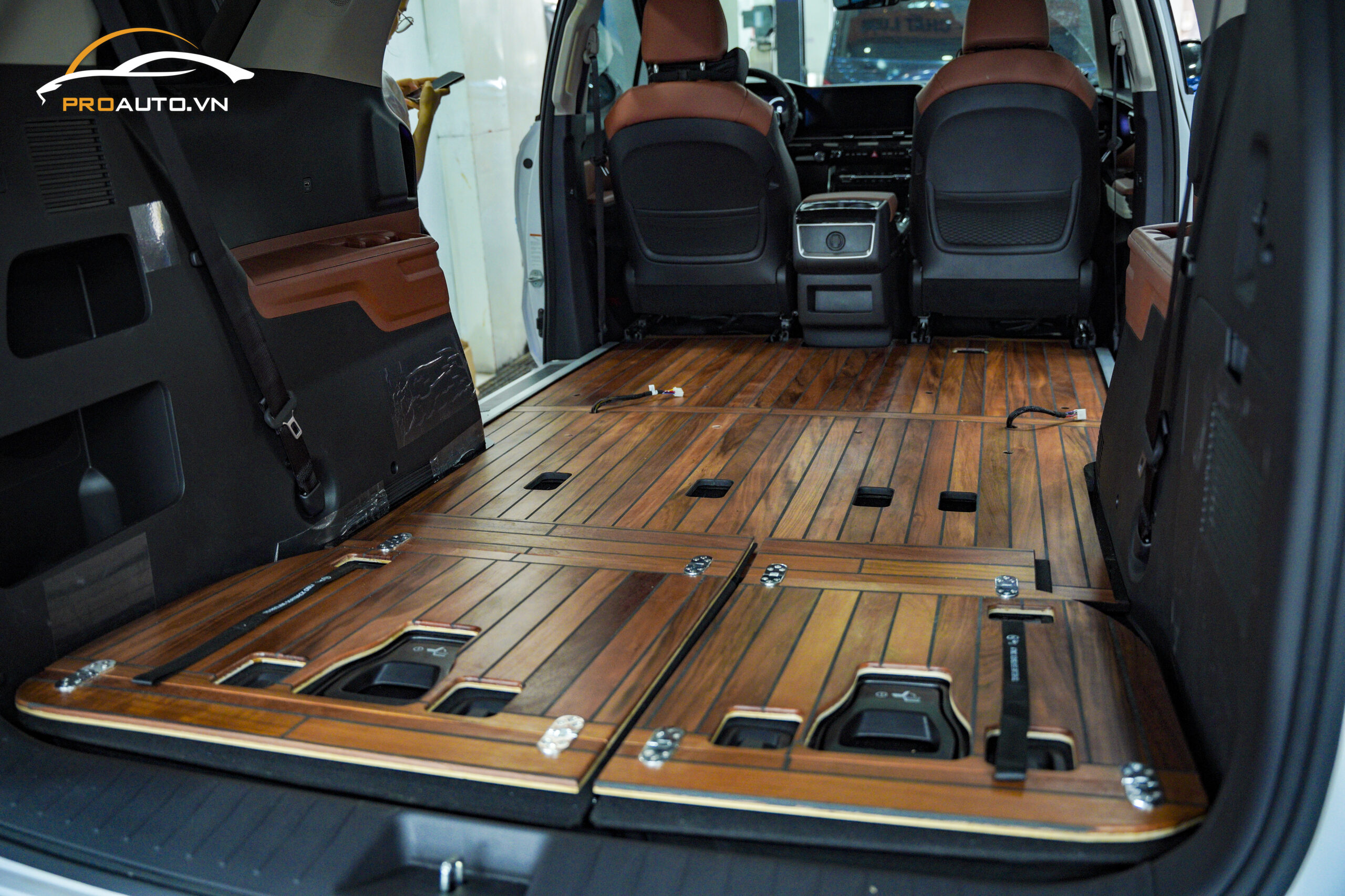 Lót sàn gỗ xe Kia Carnival