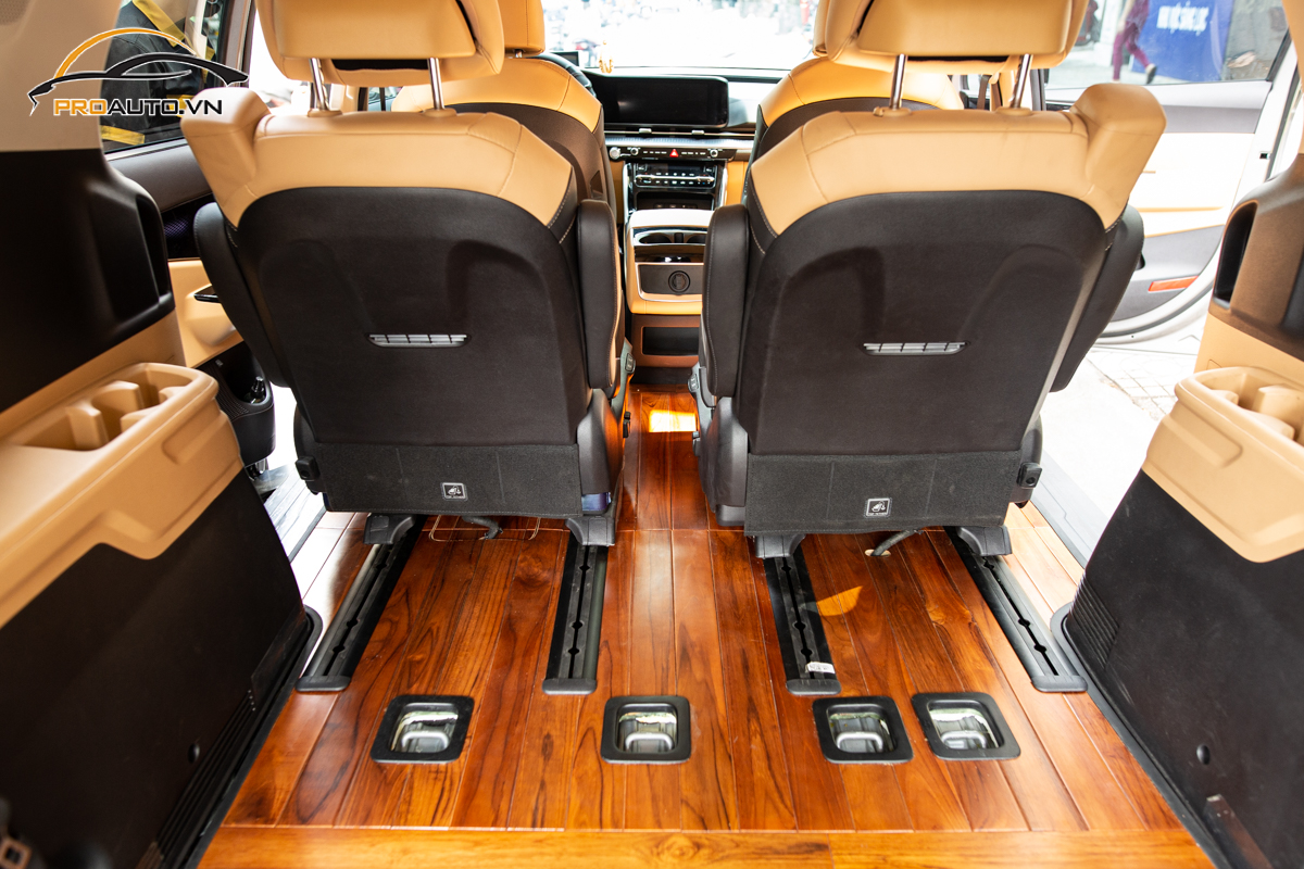 Lót sàn gỗ xe Kia Carnival