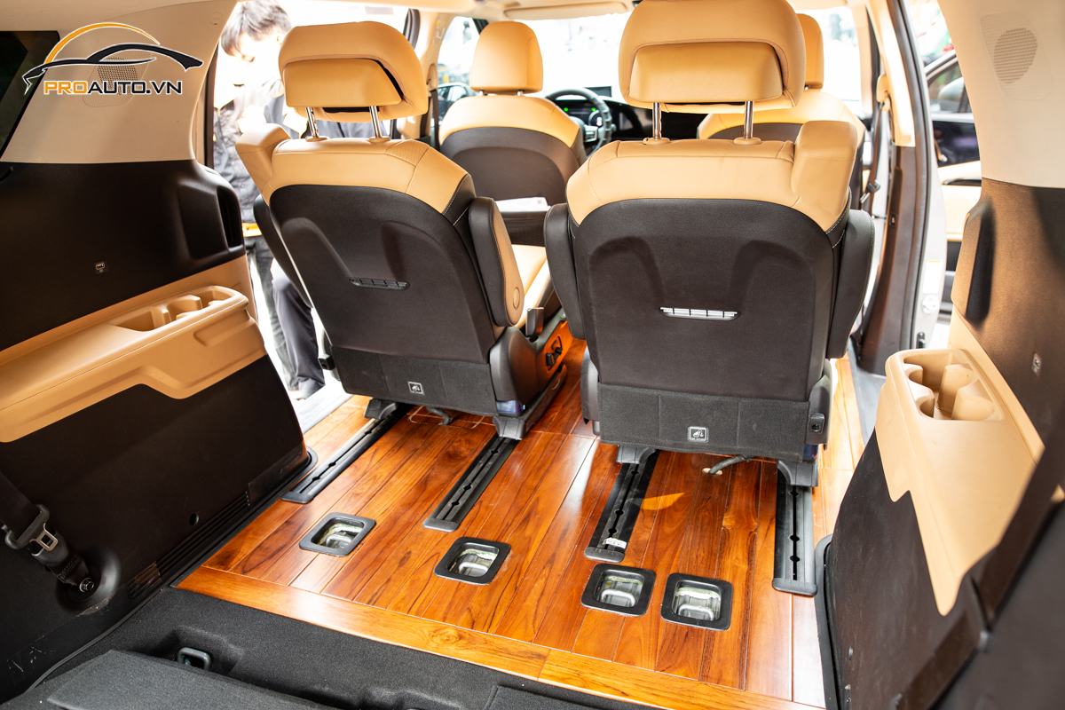 Lót sàn gỗ xe Kia Carnival