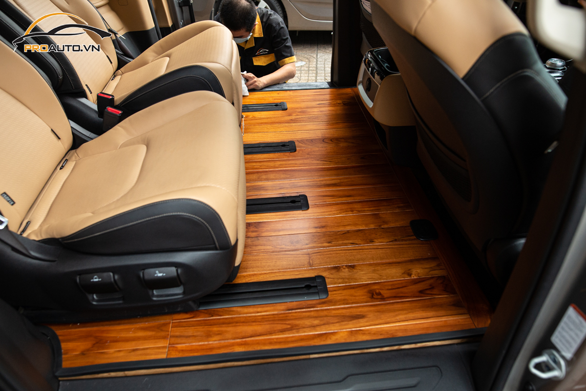 Lót sàn gỗ xe Kia Carnival - Sàn gỗ tự nhiên