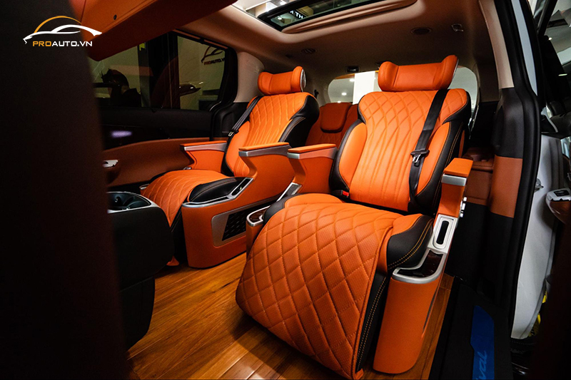 Lót sàn gỗ xe Kia Carnival - Tăng sự sang trọng, nâng tầm đẳng cấp
