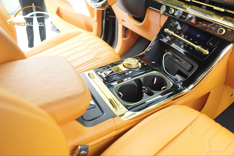 Mạ vàng/ mạ carbon các chi tiết nội thất cho xe Hyundai Custin 2024 