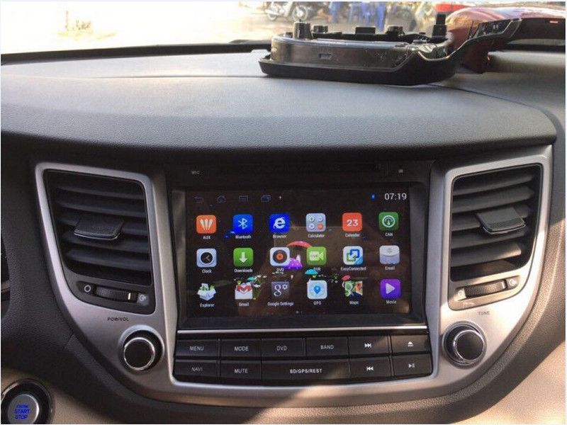 Màn hình zin xe Tucson chỉ đáp ứng những tính năng cơ bản