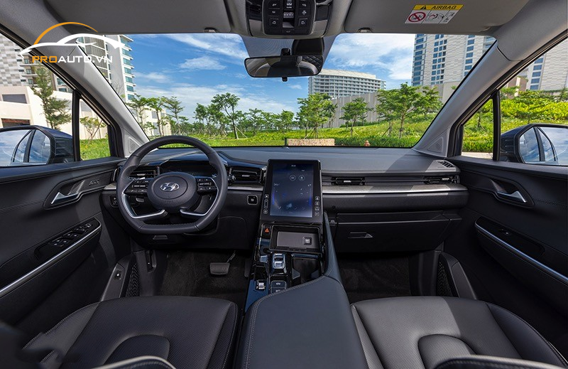Màn hình xe Hyundai Custin 2024 sang trọng
