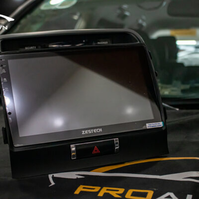 man hinh xe o to zestech 1