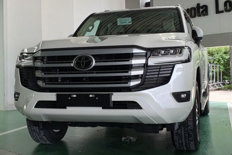 Mặt trước của xe thể hiện sự mạnh mẽ