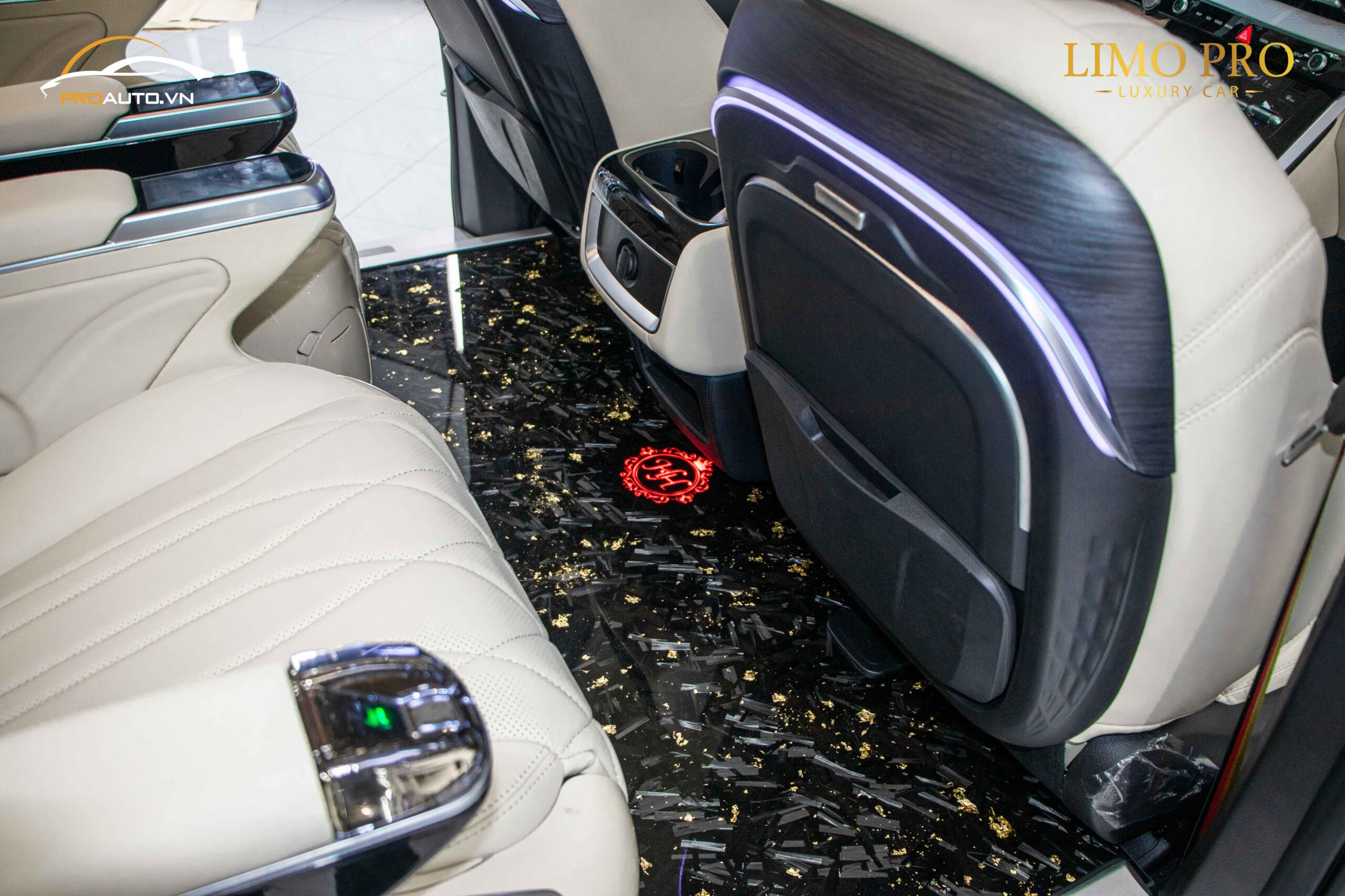 Mẫu sàn cacbon ô tô in logo nổi