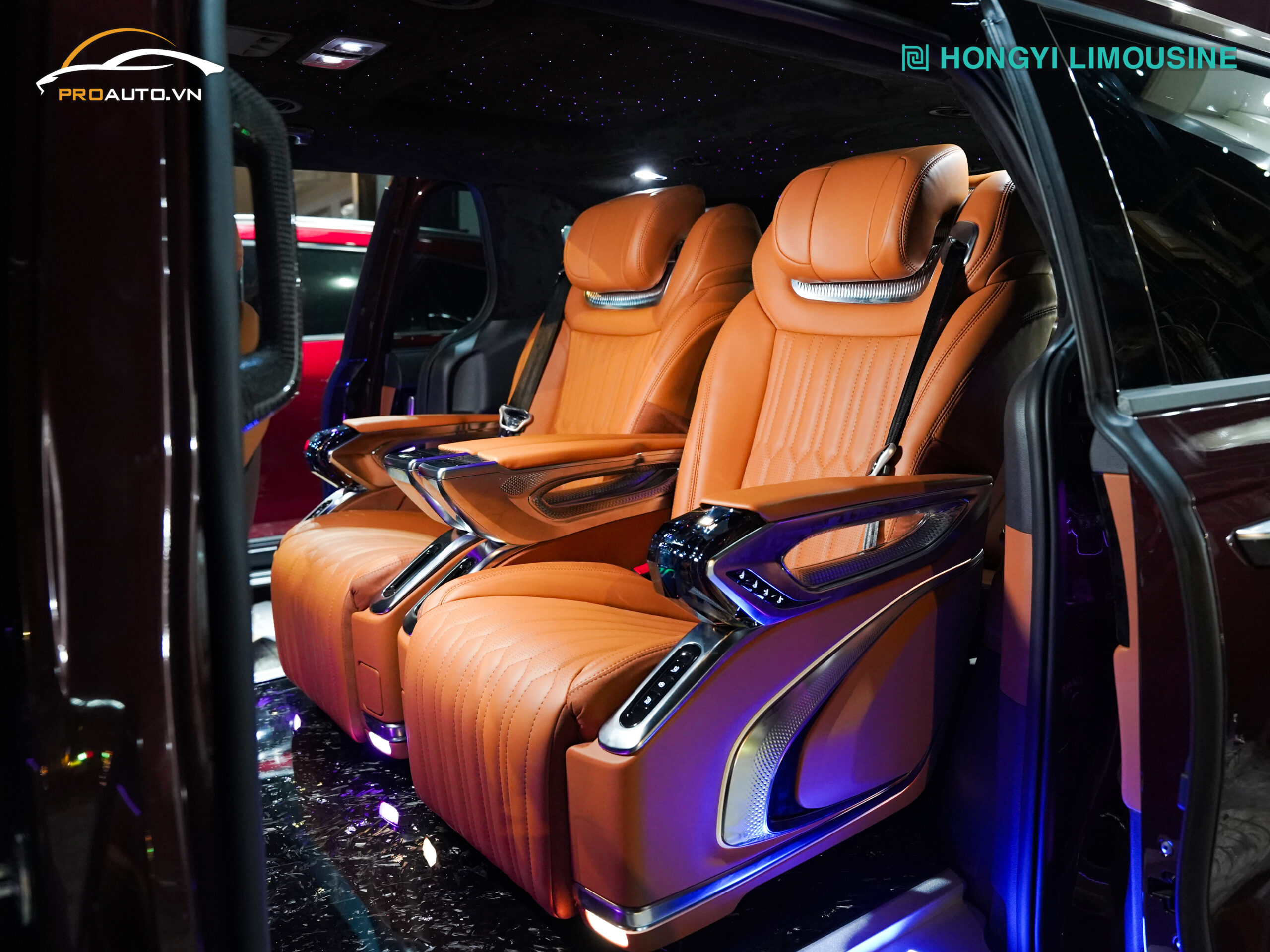 Mẫu xe Carnival độ Limousine màu nâu