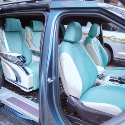 Mẫu xe Carnival độ Limousine màu xanh mint