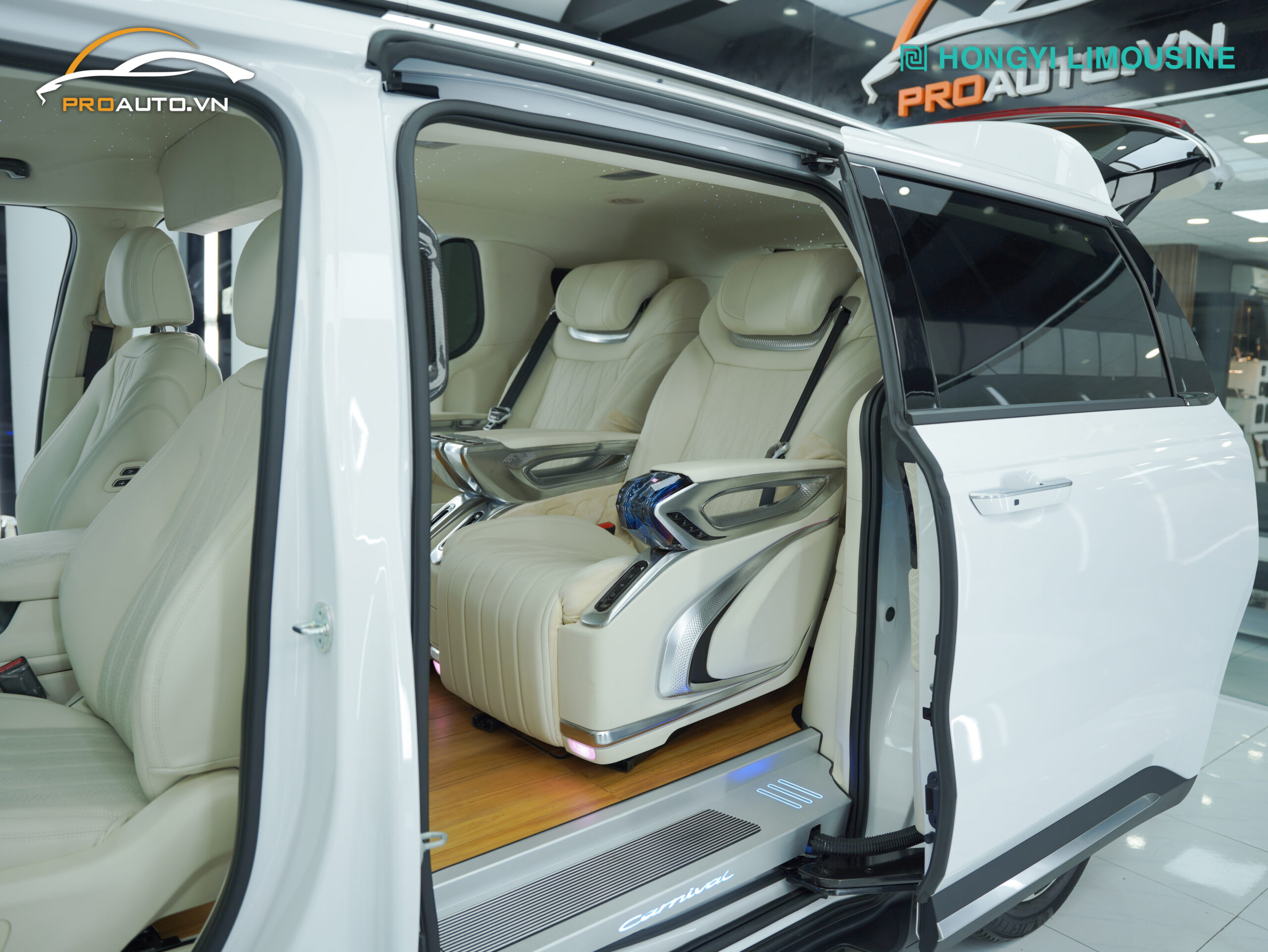 Mẫu xe carnival độ limousine mới nhất 2024