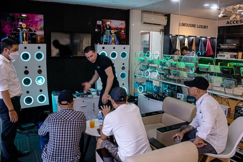 Phòng test âm thanh chuyên nghiệp cho khách hàng tại Proauto.vn