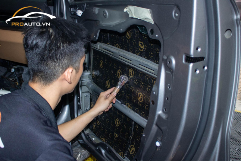 Một số kinh nghiệm hữu ích cho việc dán cách âm chống ồn xe Toyota Vios