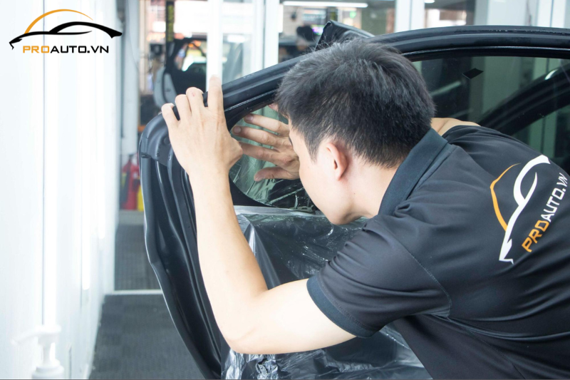 Một số lưu ý cần biết khi dán phim cách nhiệt xe BMW Series 3