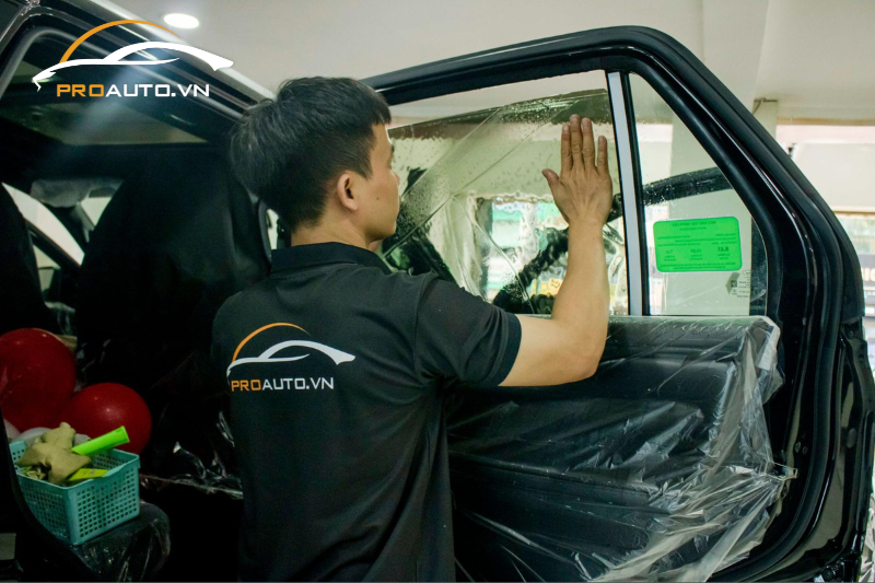 Một số lưu ý cần nhớ khi dán phim cách nhiệt xe Vinfast Lux SA2.0